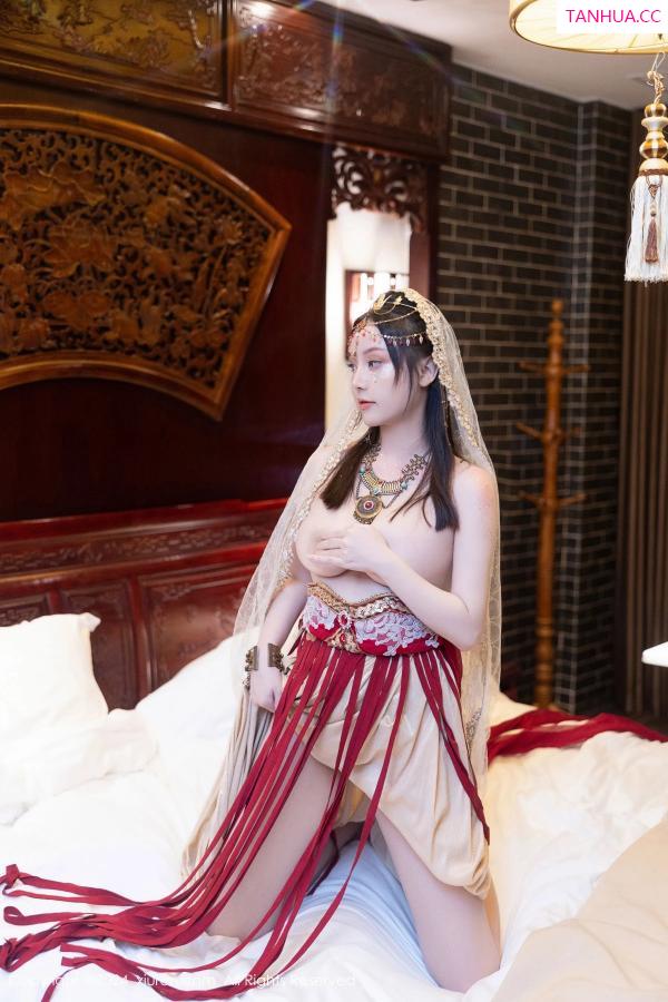 豆瓣酱  [XiuRen]高清写真图 2024.04.07 No.8349 豆瓣酱 美乳性感第63张图片